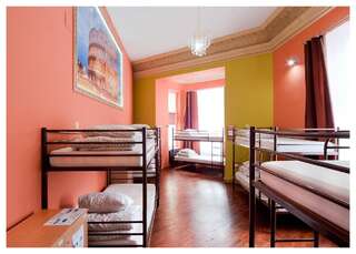 Хостелы One World Hostel Краков Односпальная кровать в общем номере с 10 кроватями-4