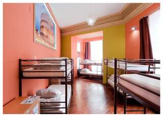 Хостелы One World Hostel Краков Односпальная кровать в общем номере с 10 кроватями-5